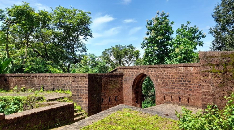 Yashwant Gad Fort , Redi Fort, India